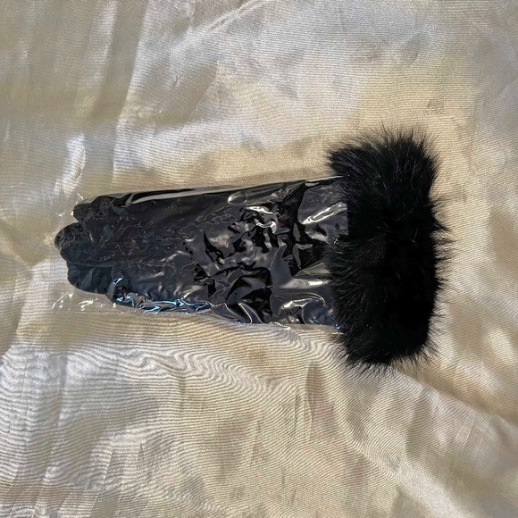 GLOVES, WITH RABBIT FUR CUFFS, BLACK, VELVET, ONE SIZE FITS MOST, TAGS ON, - Picture 2 of 3